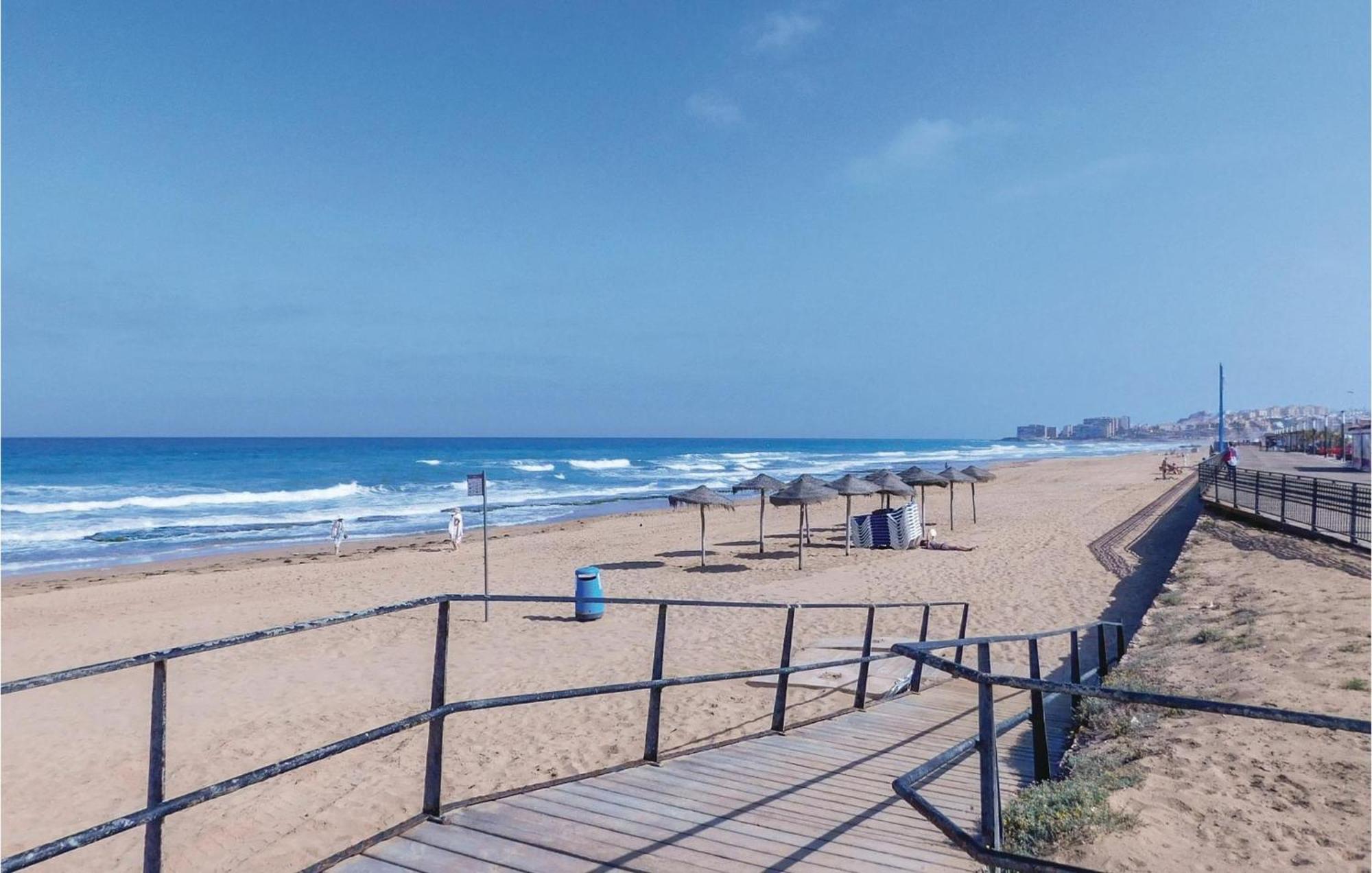 Cozy Apartment In Torrevieja-La Mata With Kitchen المظهر الخارجي الصورة